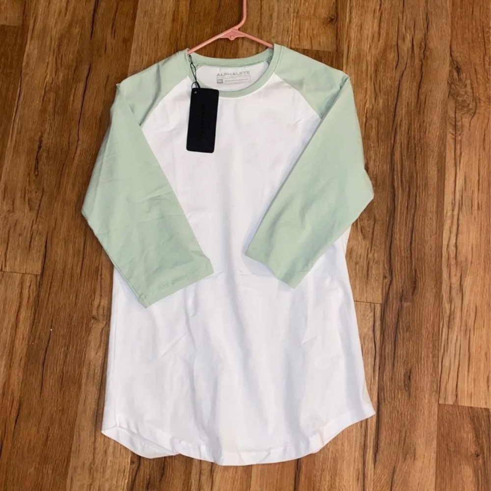 Alphalete 3/4 sleeve womens shirt